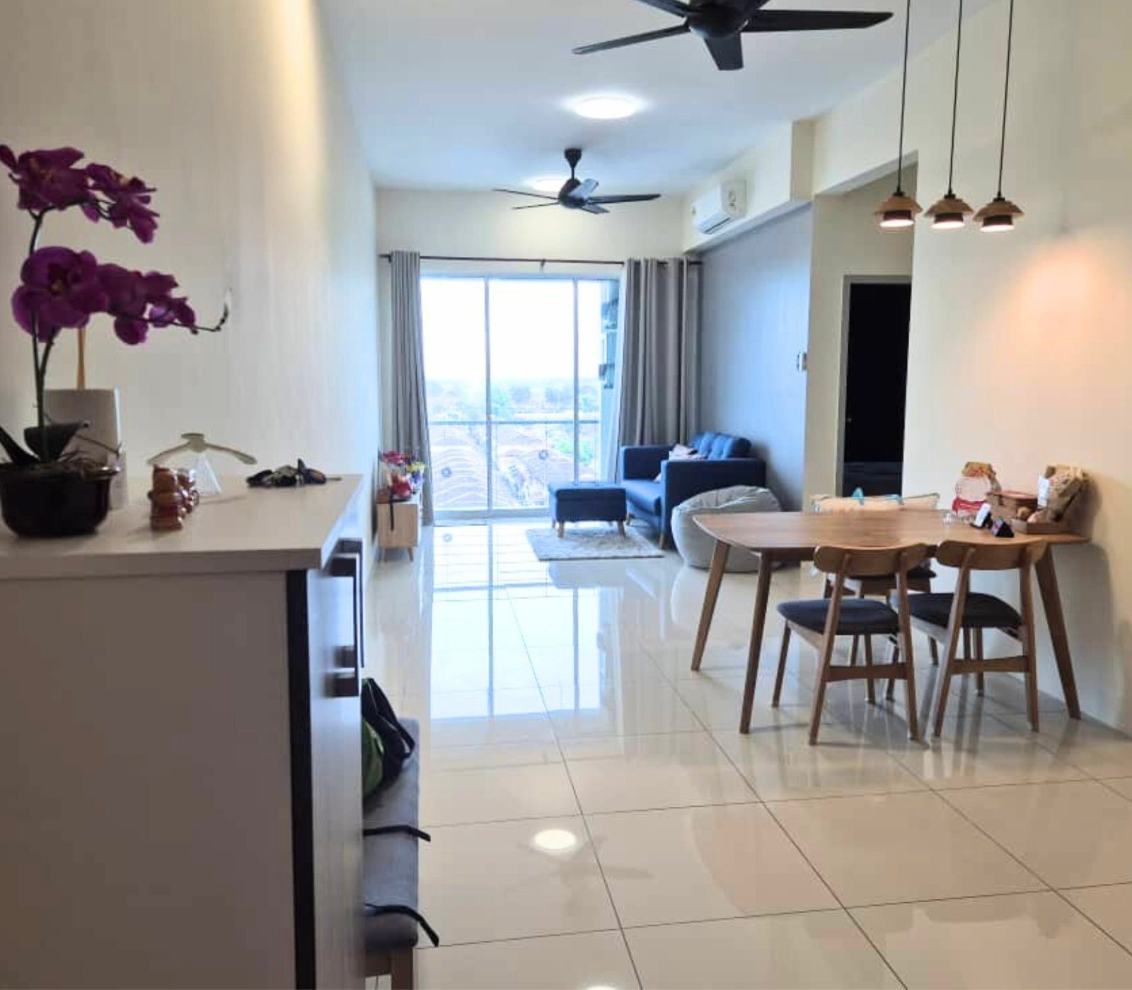 Furnished 2-Bedroom, Avenue Garden